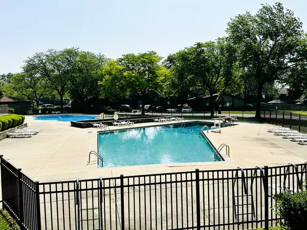 Roselle, IL 60172,380 Ventura Club DR