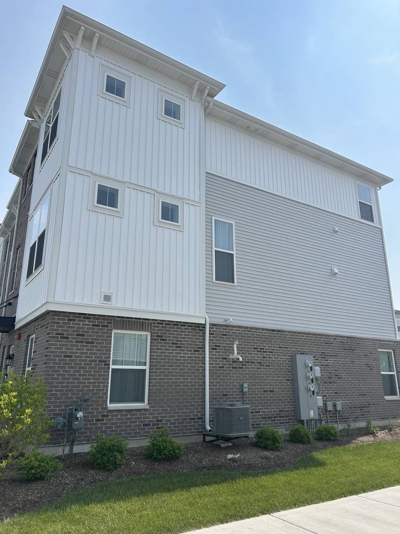 Des Plaines, IL 60018,1501 Denny WAY #1501