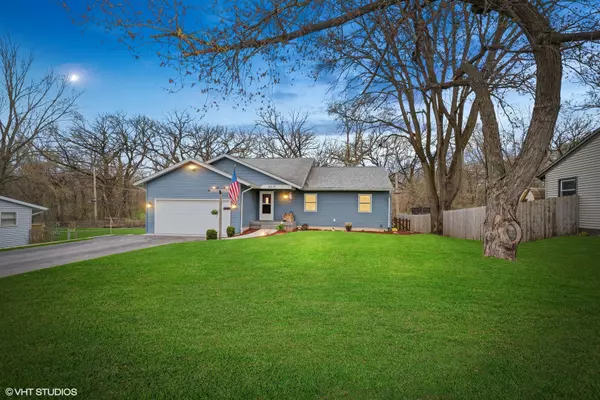4515 Elmleaf DR, Mchenry, IL 60051