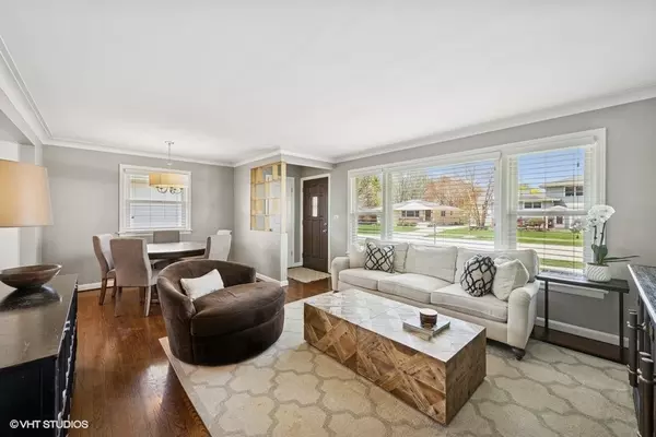 Arlington Heights, IL 60004,907 N WILSHIRE LN