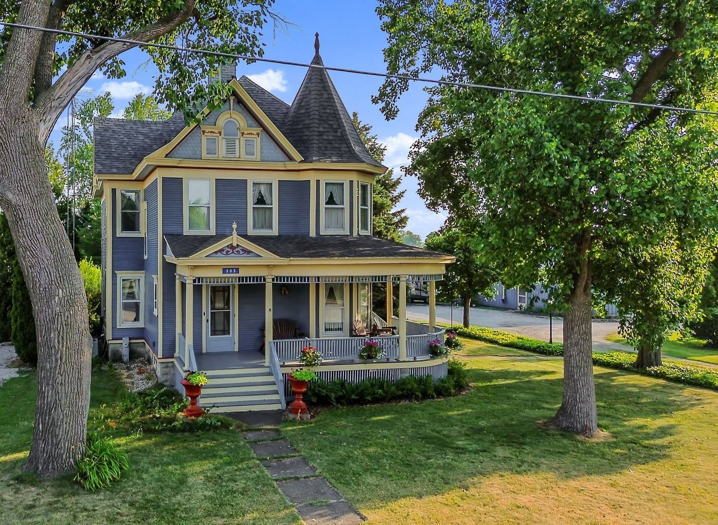 303 Esson Farm RD, Grant Park, IL 60940