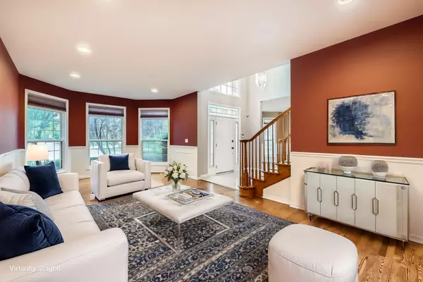 Palatine, IL 60067,830 W Lukas AVE
