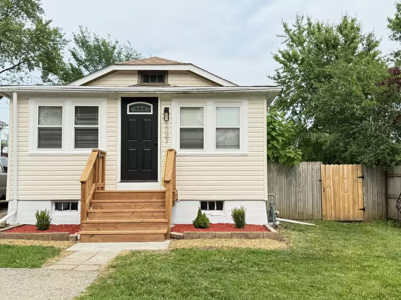 1327 N Pleasant DR, Round Lake Beach, IL 60073