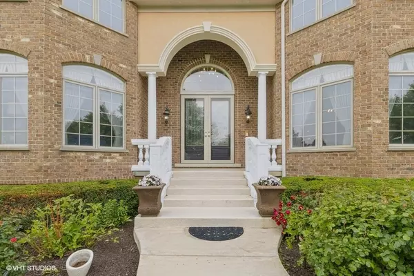 South Barrington, IL 60010,31 Forest LN