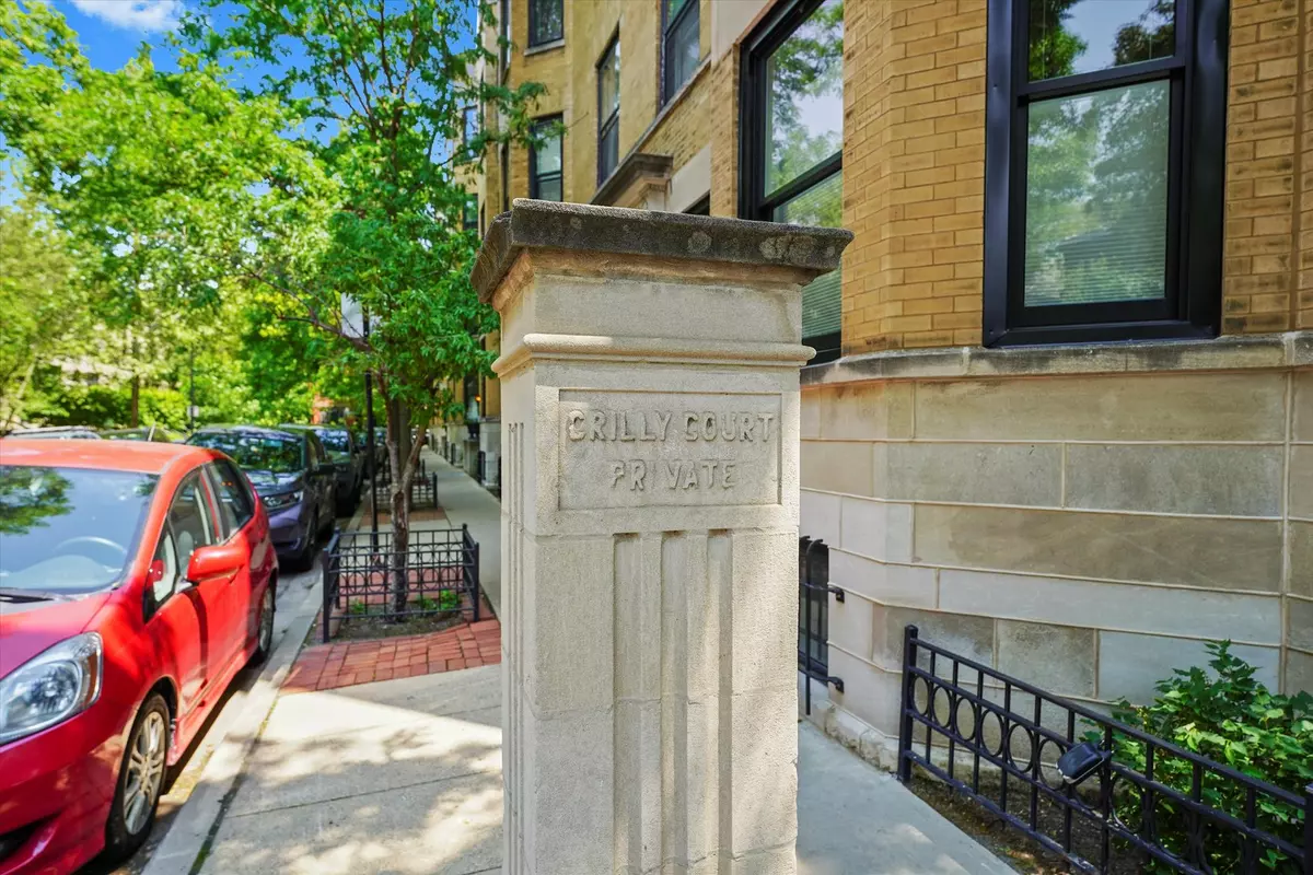 Chicago, IL 60614,1705 N Crilly CT #2