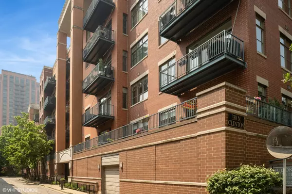 330 N CLINTON ST #303, Chicago, IL 60661