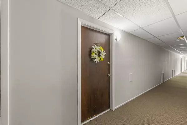 Lombard, IL 60148,212A Collen DR #103