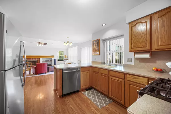 Carpentersville, IL 60110,2802 Forestview DR