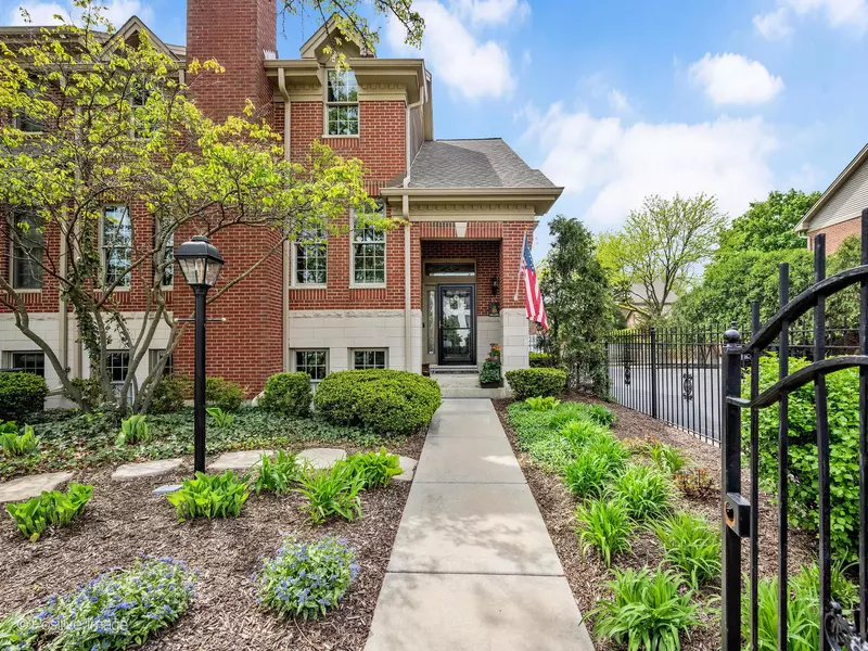 426 Childs ST, Wheaton, IL 60187