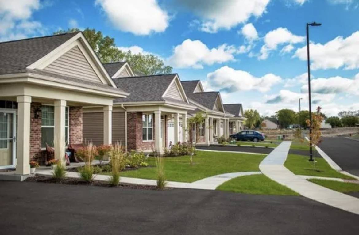 705 Verandah DR, Hanover Park, IL 60133