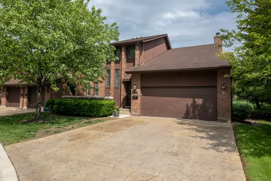 1221 Beau DR, Park Ridge, IL 60068