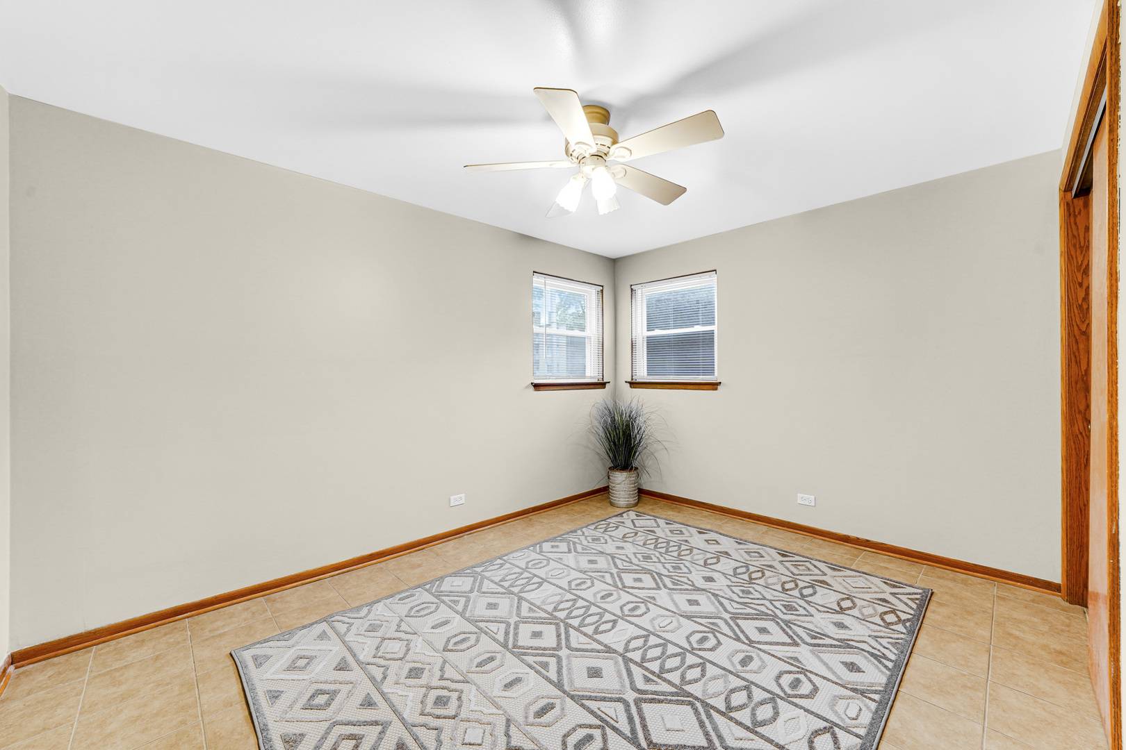 Harwood Heights, IL 60706,4920 N Harlem AVE #GE