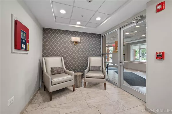 Wheaton, IL 60187,455 W Front ST #307