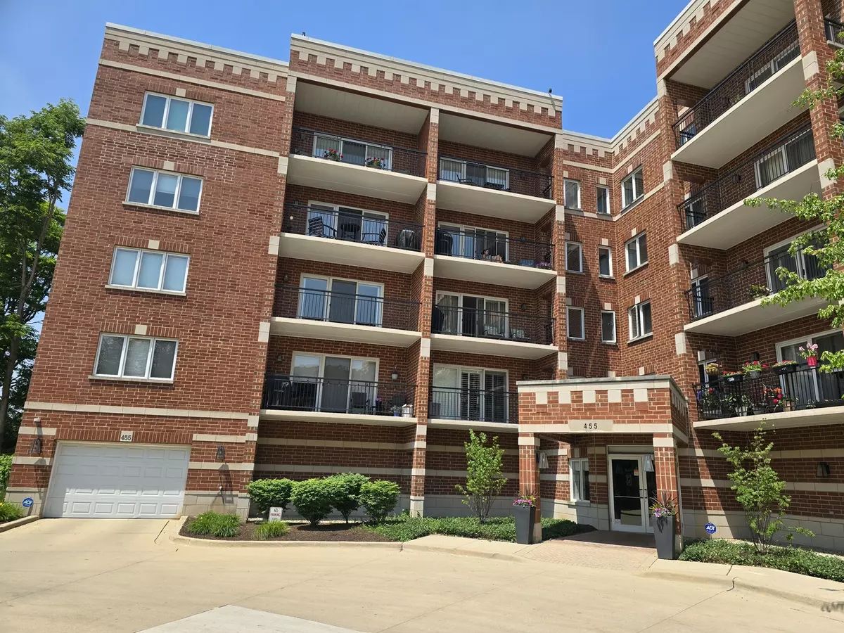 Wheaton, IL 60187,455 W Front ST #307