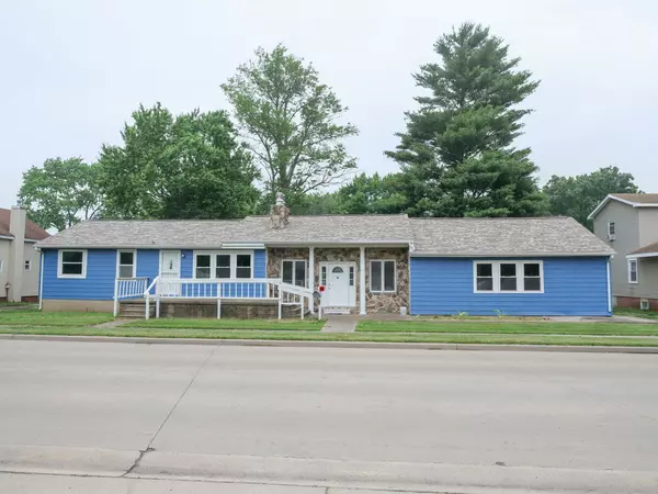 Villa Grove, IL 61956,510 W Harrison ST