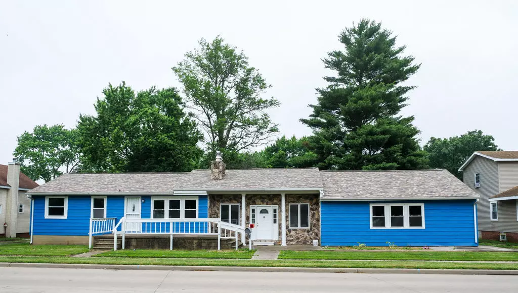Villa Grove, IL 61956,510 W Harrison ST