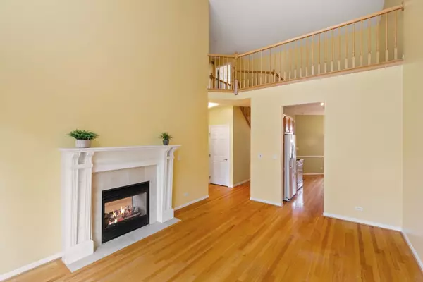 Clarendon Hills, IL 60514,303 Reserve CIR