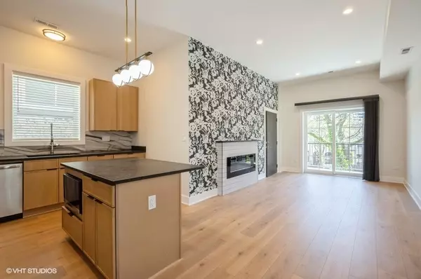 Chicago, IL 60653,456 E Oakwood BLVD #3