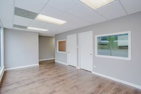 Park Ridge, IL 60068,831 W Touhy AVE