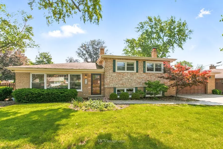 1703 Wilmette ST, Wheaton, IL 60187