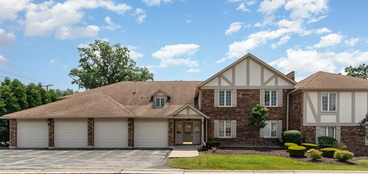 Western Springs, IL 60558,5818 Wolf RD #4B