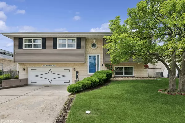 102 S Grant DR,  Addison,  IL 60101