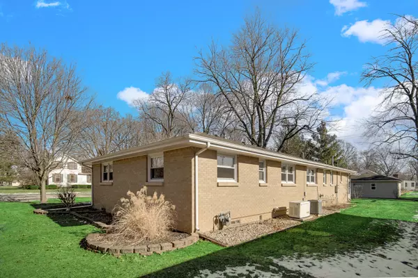 Momence, IL 60954,525 W 4th ST