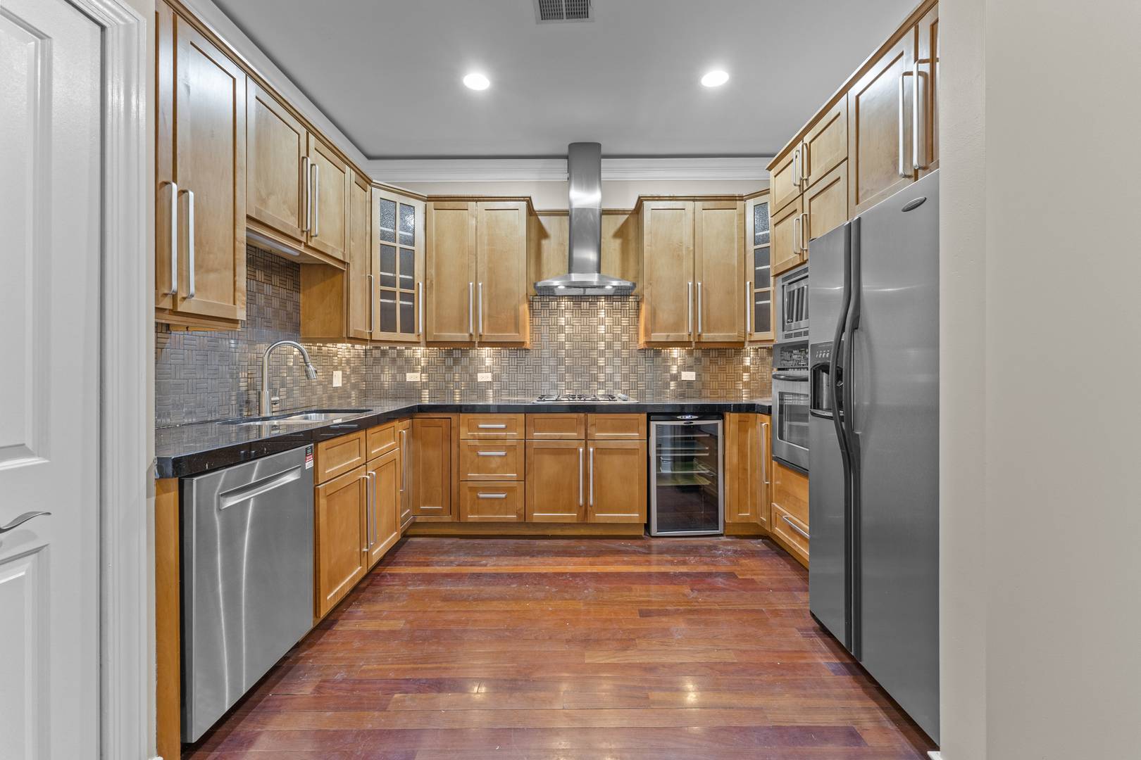 Chicago, IL 60618,4231 N Kedzie AVE #3E