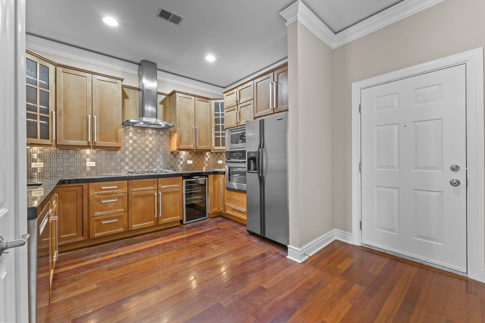 Chicago, IL 60618,4231 N Kedzie AVE #3E