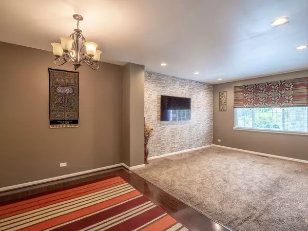 Glendale Heights, IL 60139,1052 Mayfield DR