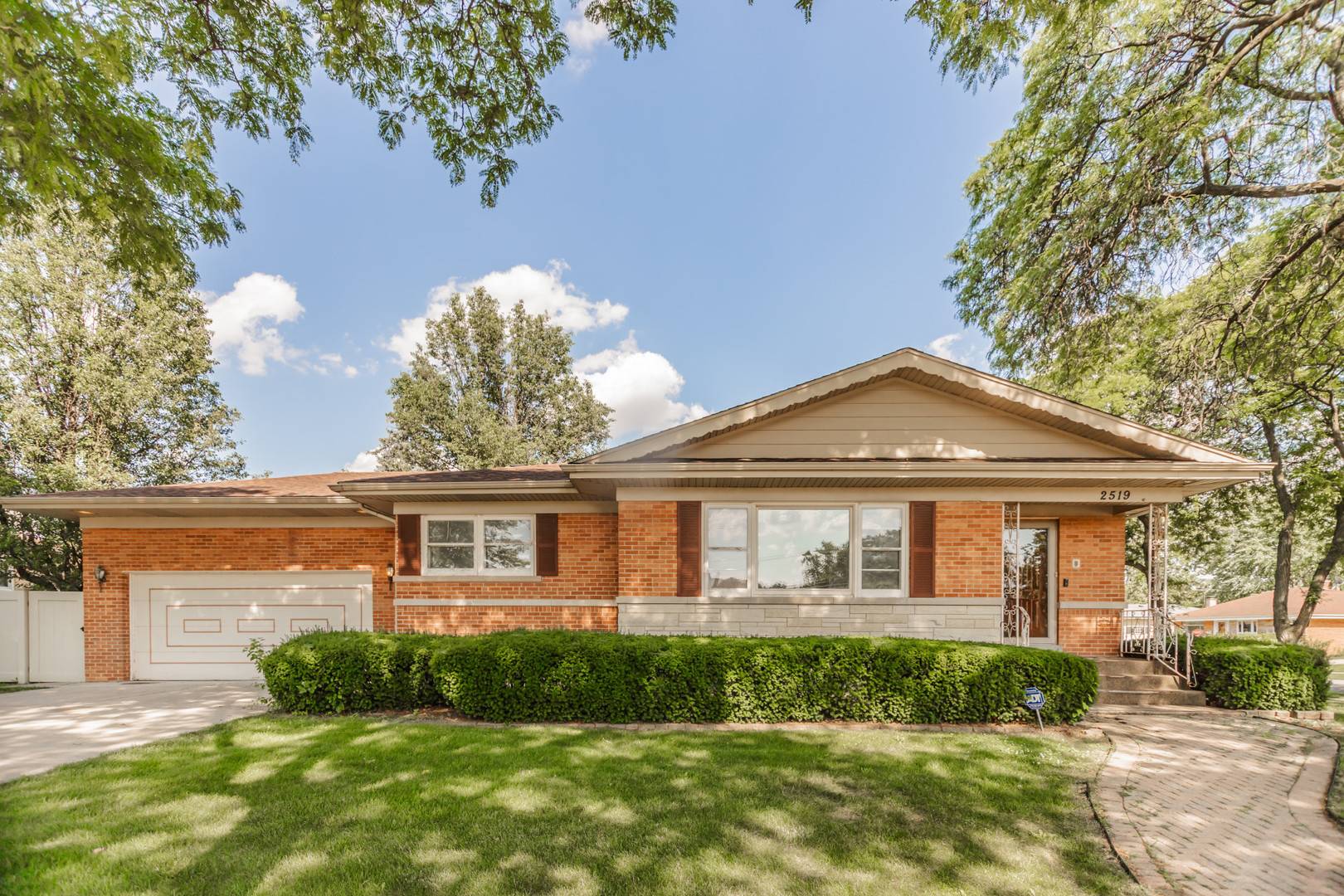 2519 Sunnyside AVE, Westchester, IL 60154
