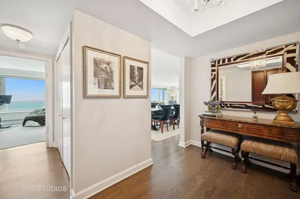 Chicago, IL 60611,132 E Delaware PL #5106