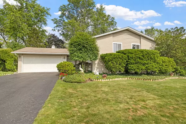 5927 Sherman DR, Woodridge, IL 60517