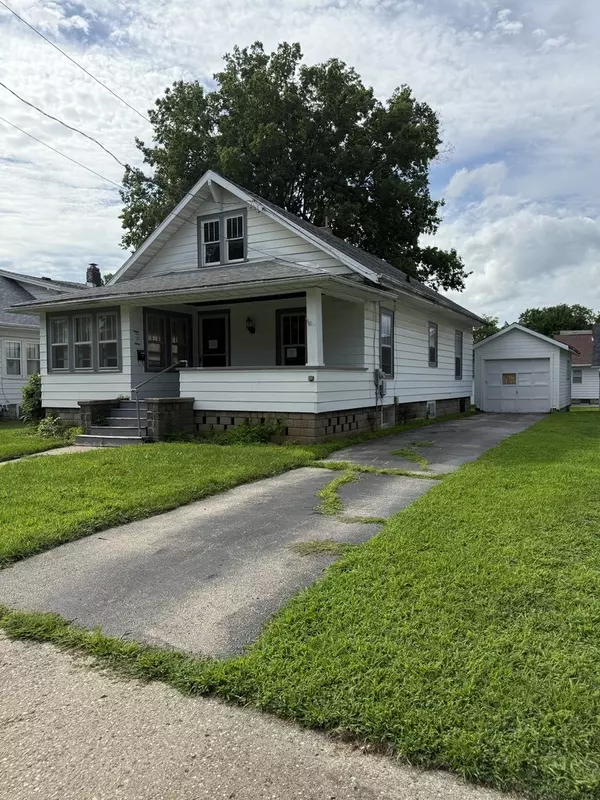 1707 W 3rd ST, Dixon, IL 61021