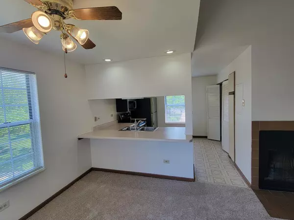 Schaumburg, IL 60195,116 White Oak CT #5