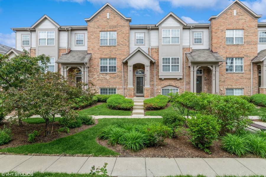 6812 Meadow LN, Morton Grove, IL 60053