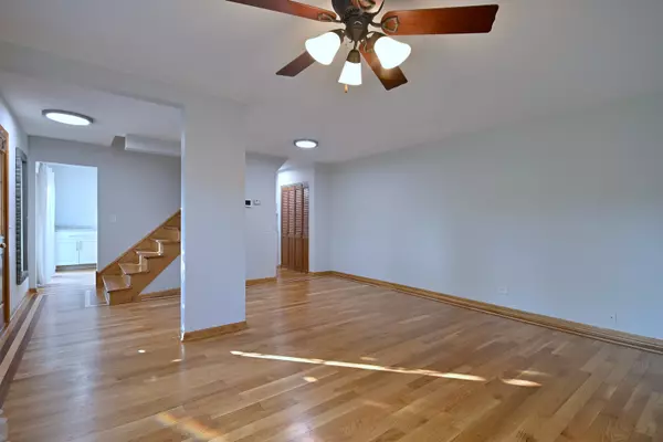 Downers Grove, IL 60516,18 Winthrop CT