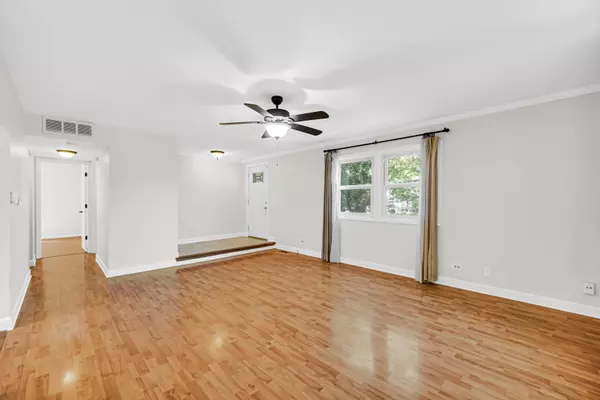 Schaumburg, IL 60194,2034 OXFORD CT #2034