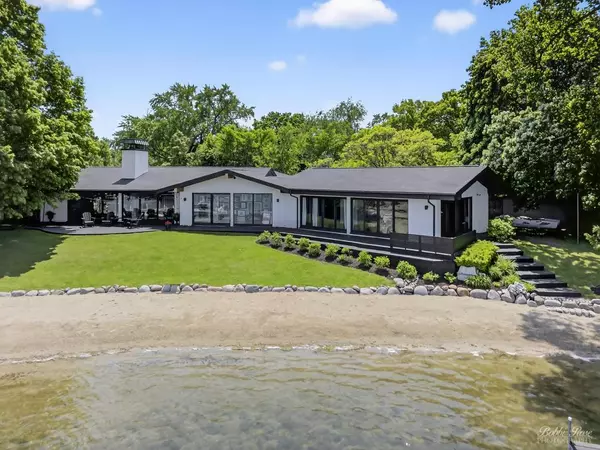 2140 Shore DR, Lakewood, IL 60014