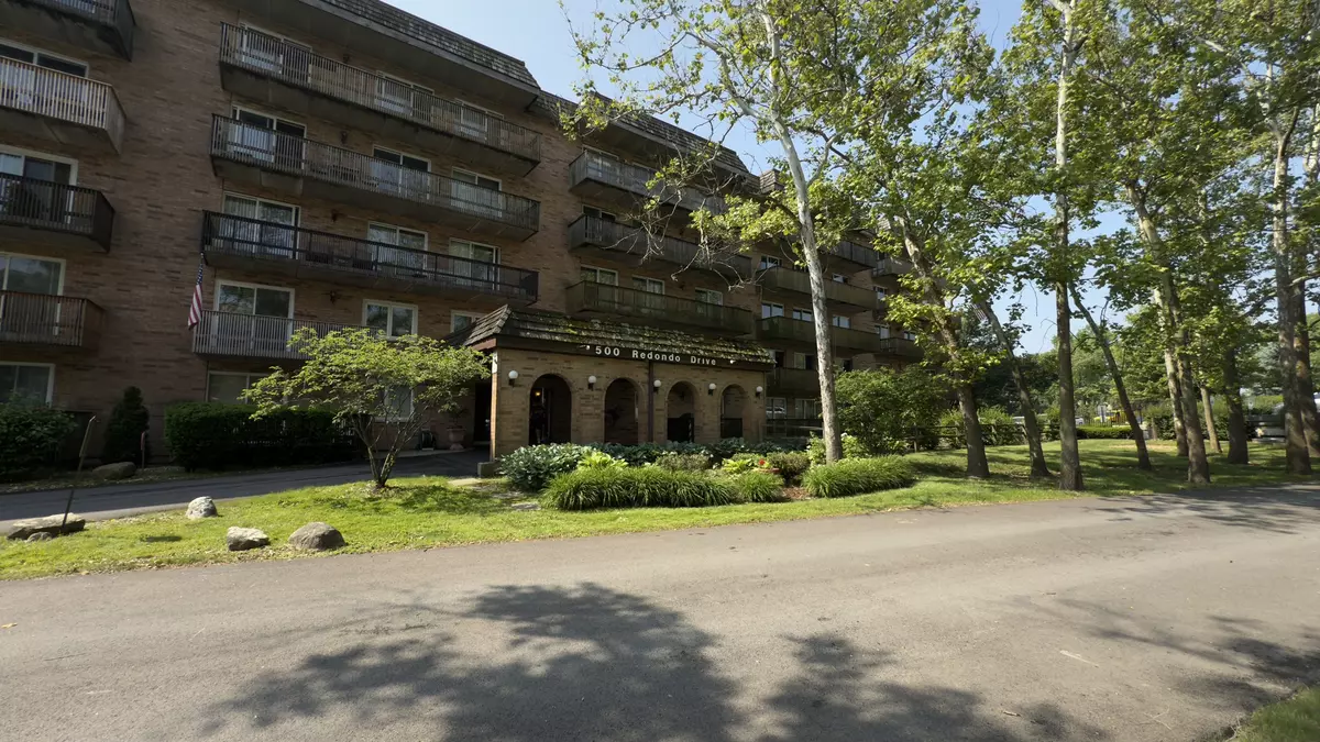 Downers Grove, IL 60516,500 Redondo #308