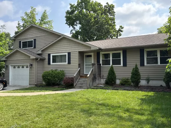 217 Delcy DR, Dekalb, IL 60115