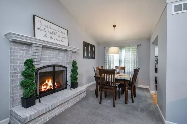 Winfield, IL 60190,27W108 Walnut DR