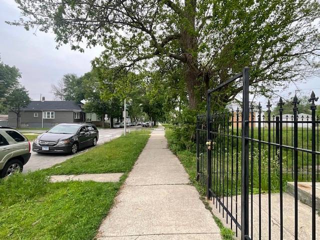 Chicago, IL 60617,8205 S Houston AVE