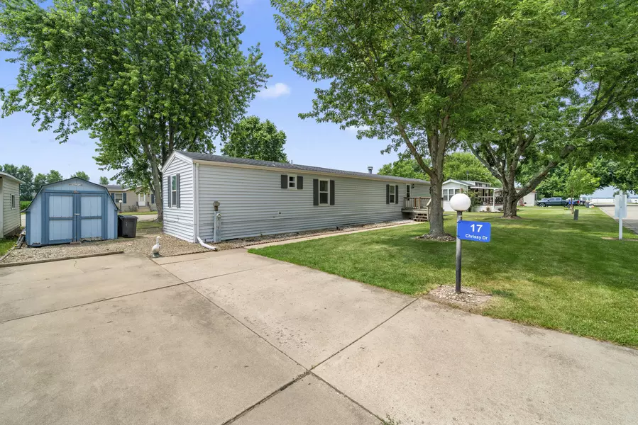 17 CHRISSY DR, Sandwich, IL 60548