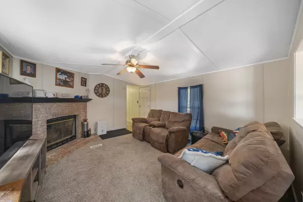 Sandwich, IL 60548,17 CHRISSY DR