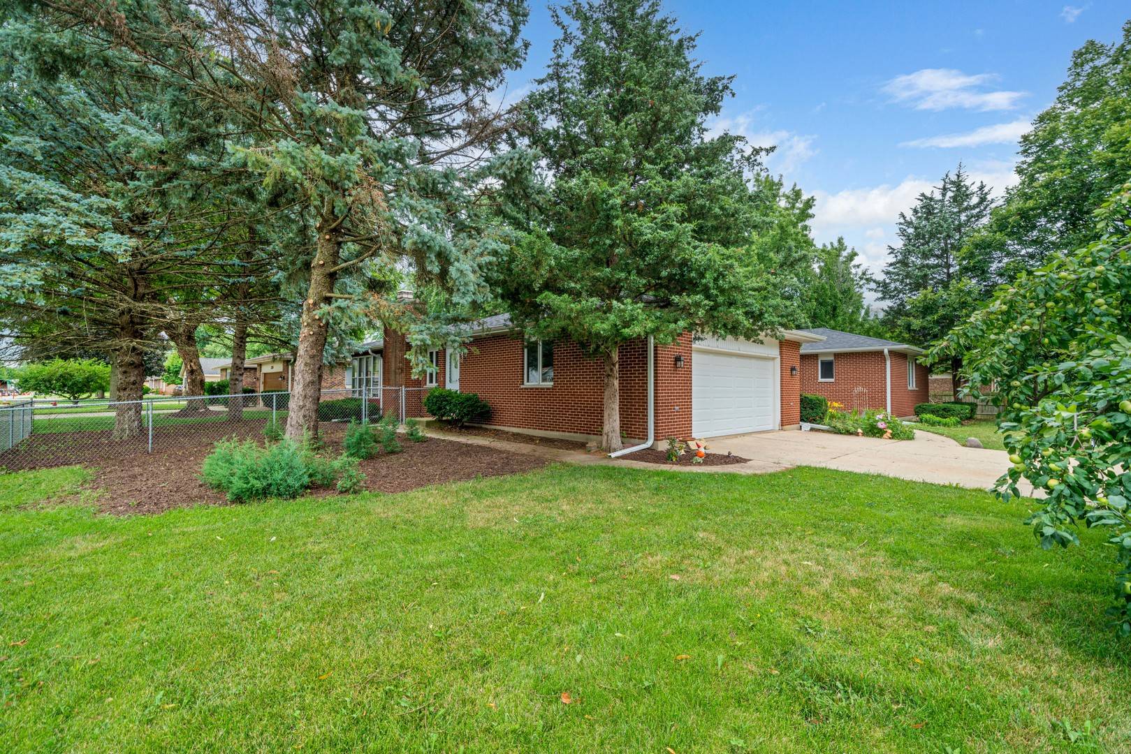 Yorkville, IL 60560,1204 Prairie LN