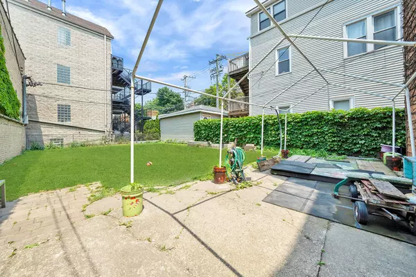 Chicago, IL 60657,1150 W Belmont AVE