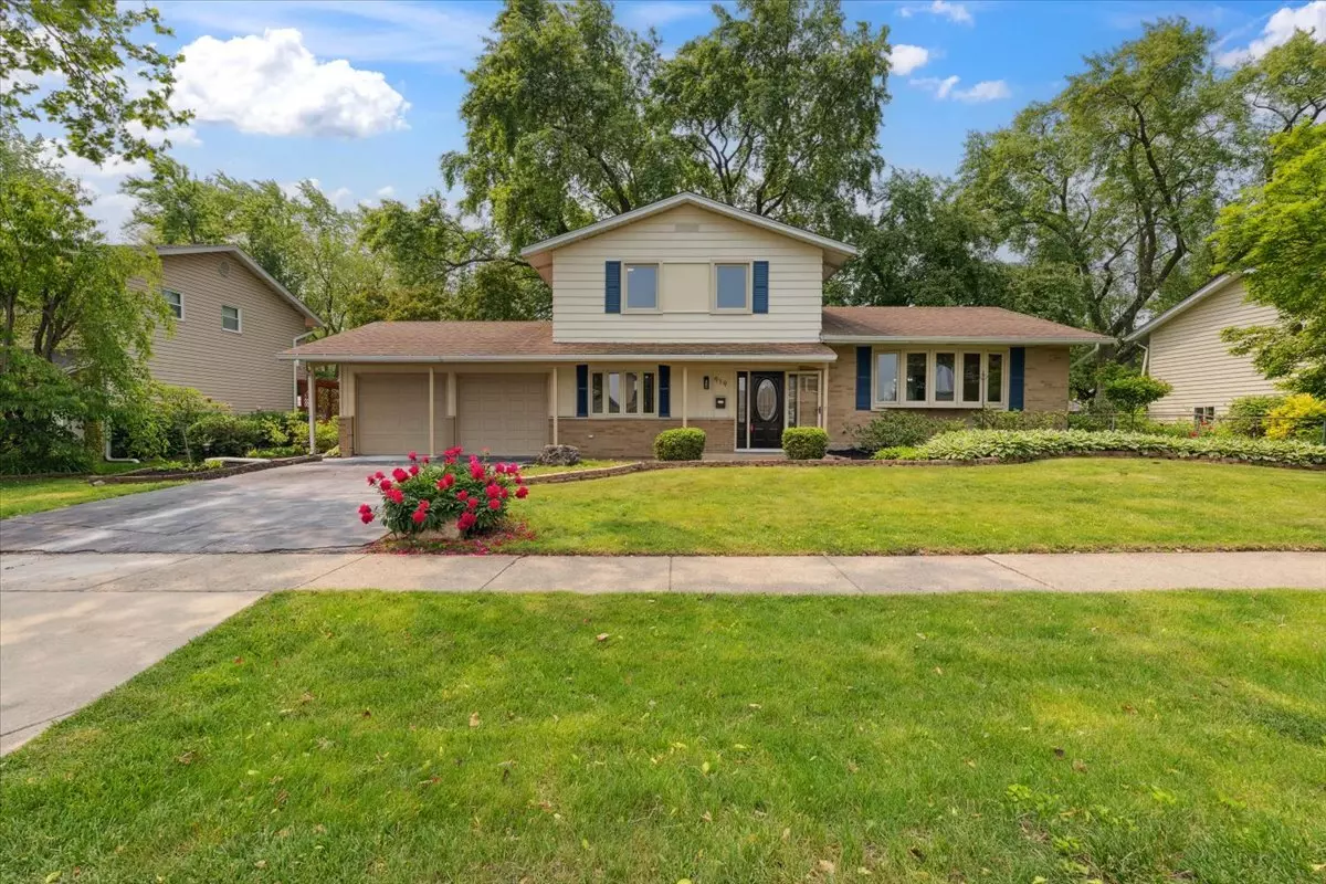 Palatine, IL 60074,919 E Cooper DR