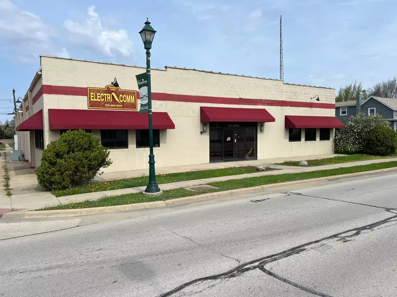 111 N Locust ST, Manteno, IL 60950