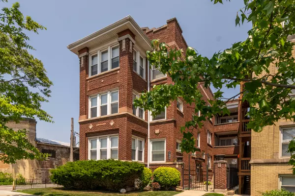 4848 W Belle Plaine AVE #2R, Chicago, IL 60641